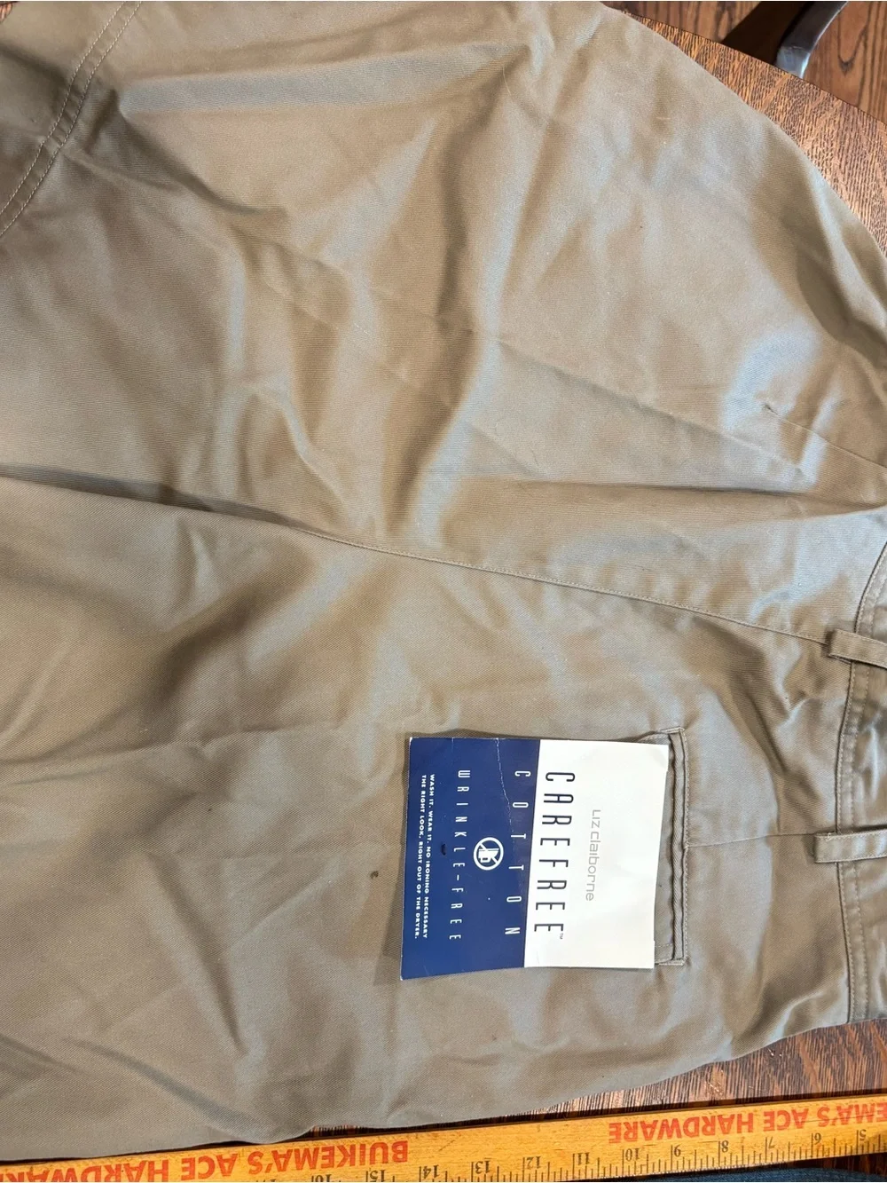 NWT Liz Claiborne women’s Tan Chino Shorts